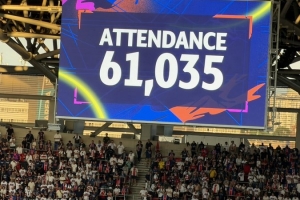 61035人!普斯卡什竞技场超6万人观战阿森纳VS巴黎的欧冠决赛配图